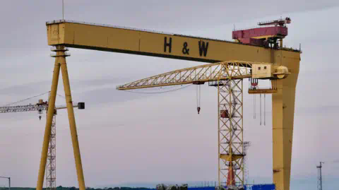 BBC The ico<em></em>nic yellow cranes of the Belfast shipyard 