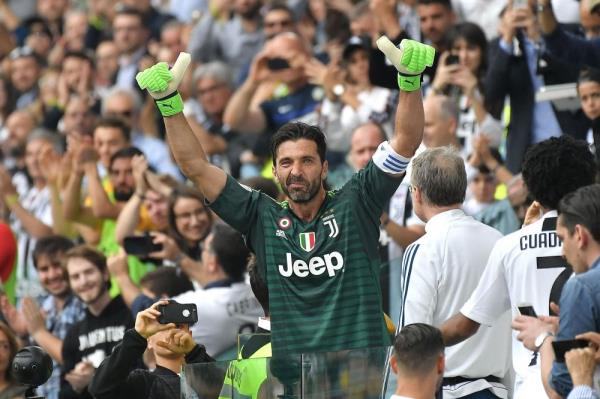 Italian keeper Buffon hangs up gloves after 28 years