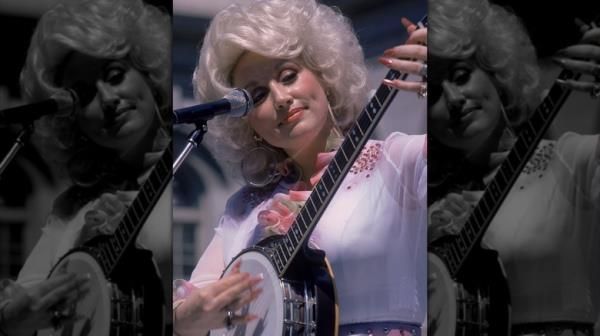 Dolly Parton playing the banjo