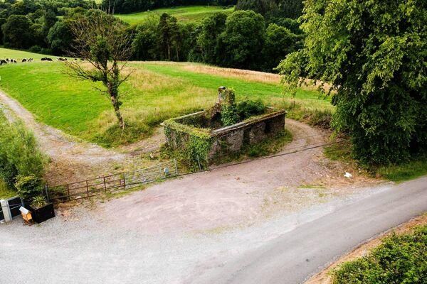 Derelict cottage at roadside